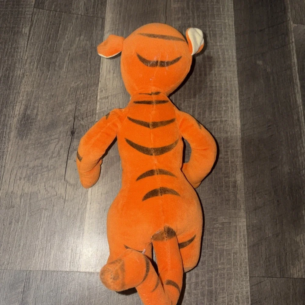 Fisher Price Tigger Disney Plush Winnie the Pooh 10